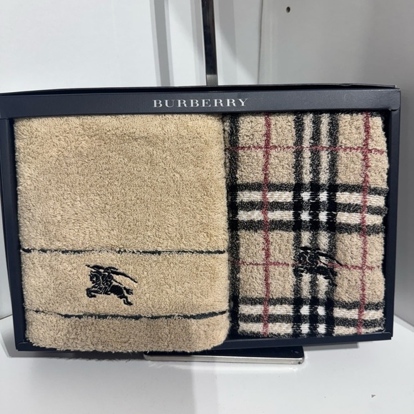 Burberry Beige Checkered Women's Bag - Picture 3 of 4